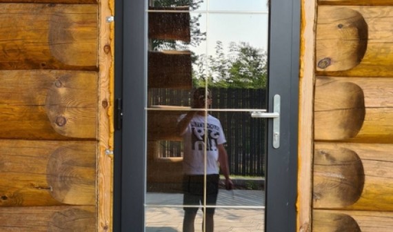 Деревянные окна в срубе